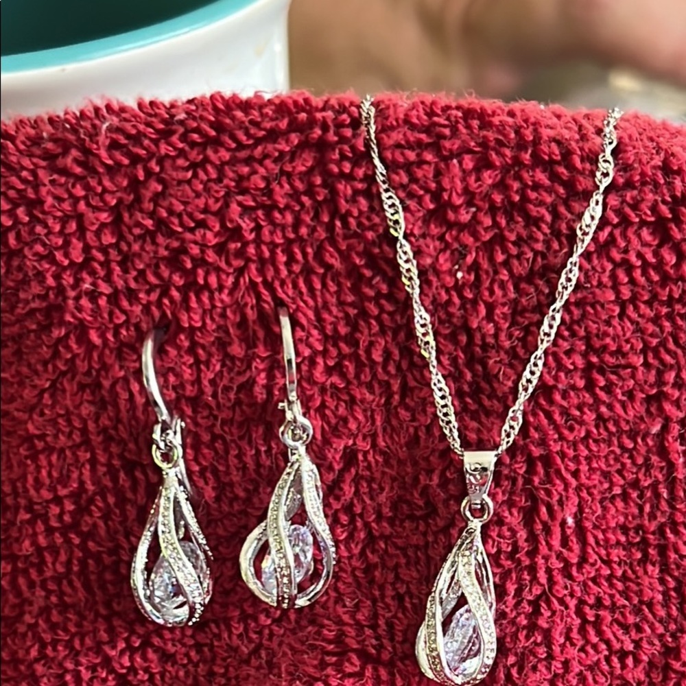 White sapphire stone twisted tear drop necklace and earrings set